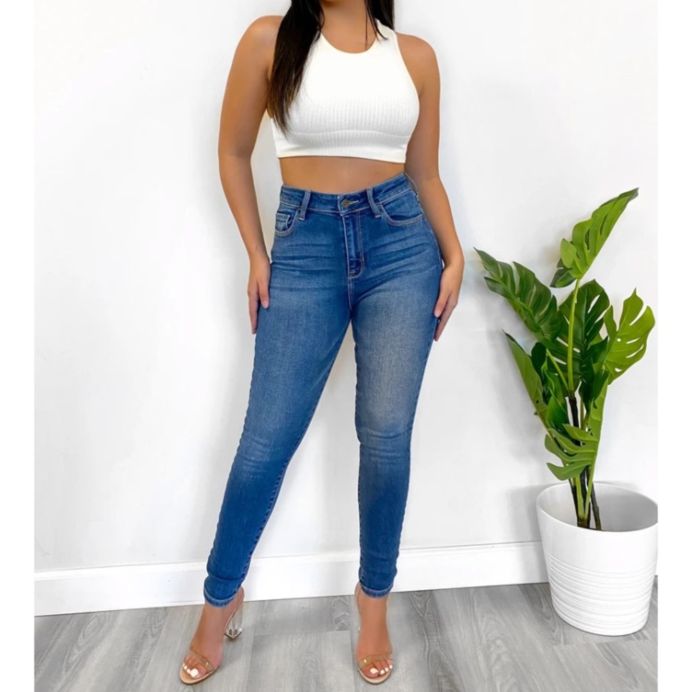 Laura’s boutique ABBY JEANS
